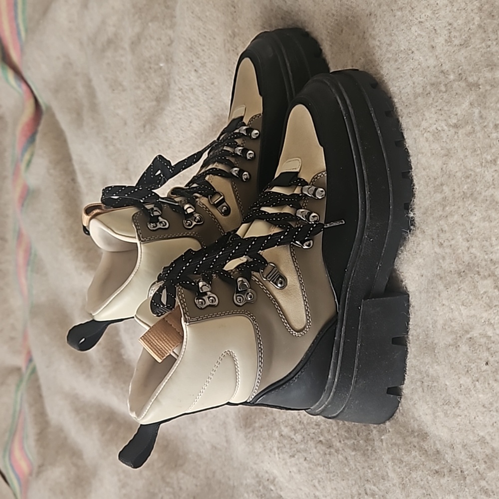 Zara winter hiking boots